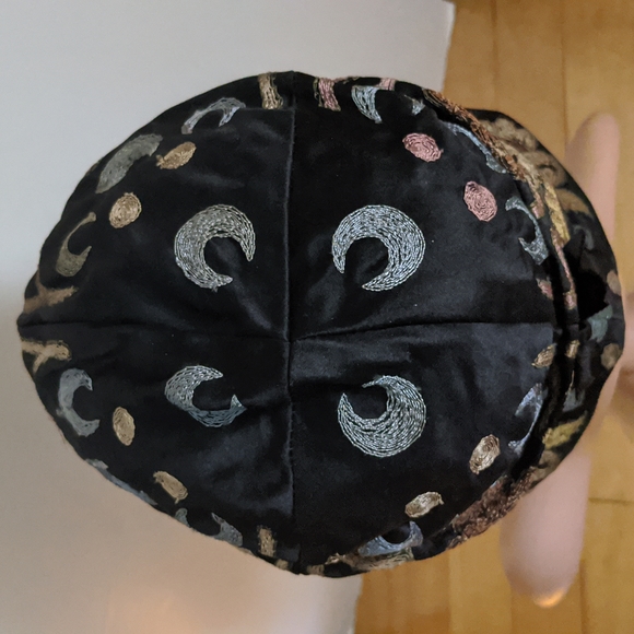 1920s Antique Velvet and Silk Embroidered Cloche, Hat - Picture 4 of 8